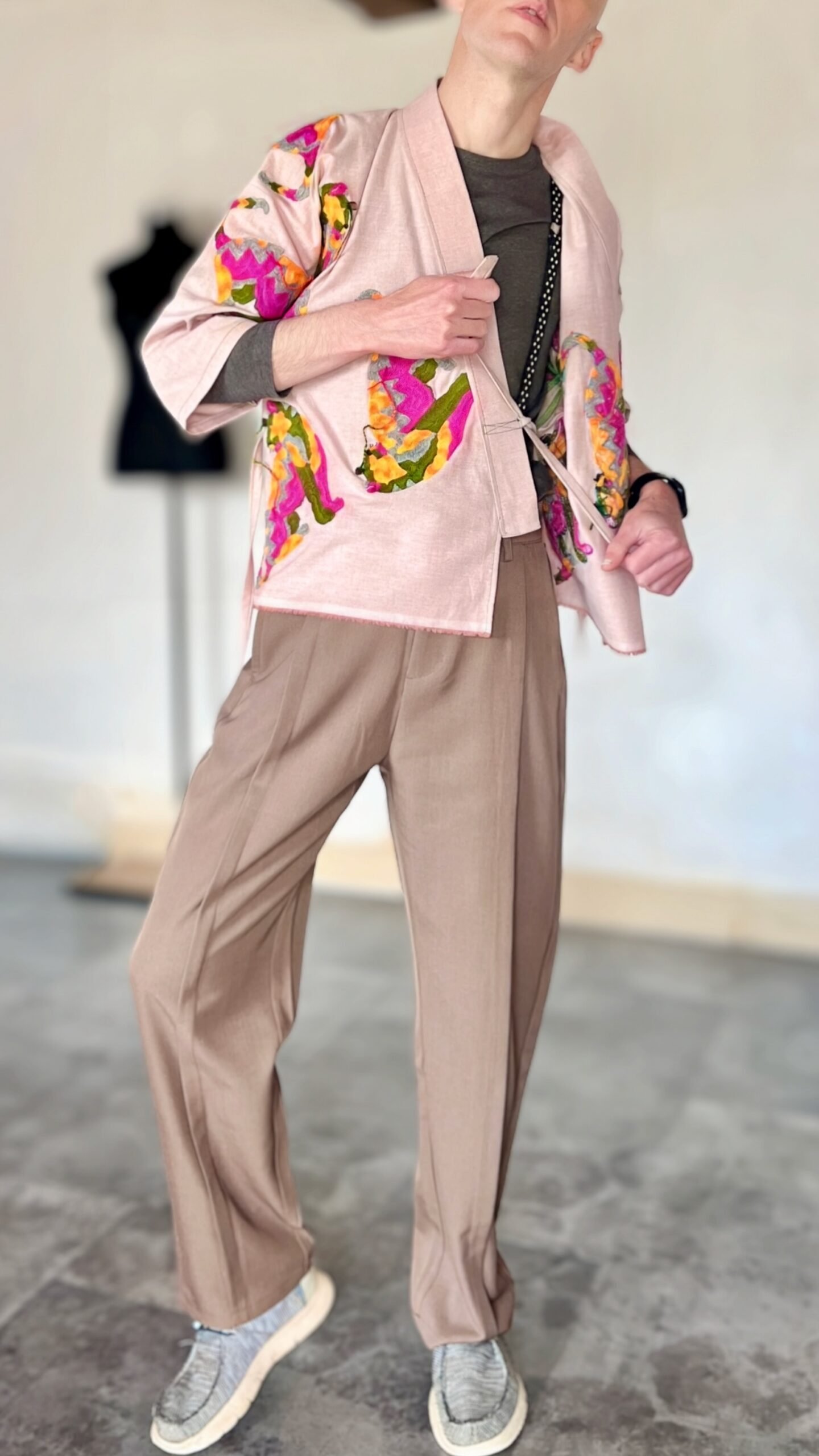 gilet jinbei tigresse 13 Kimono moderne unisexe avec motif tigre brodé, veste légère printemps été en coton recyclé, marque buuboo