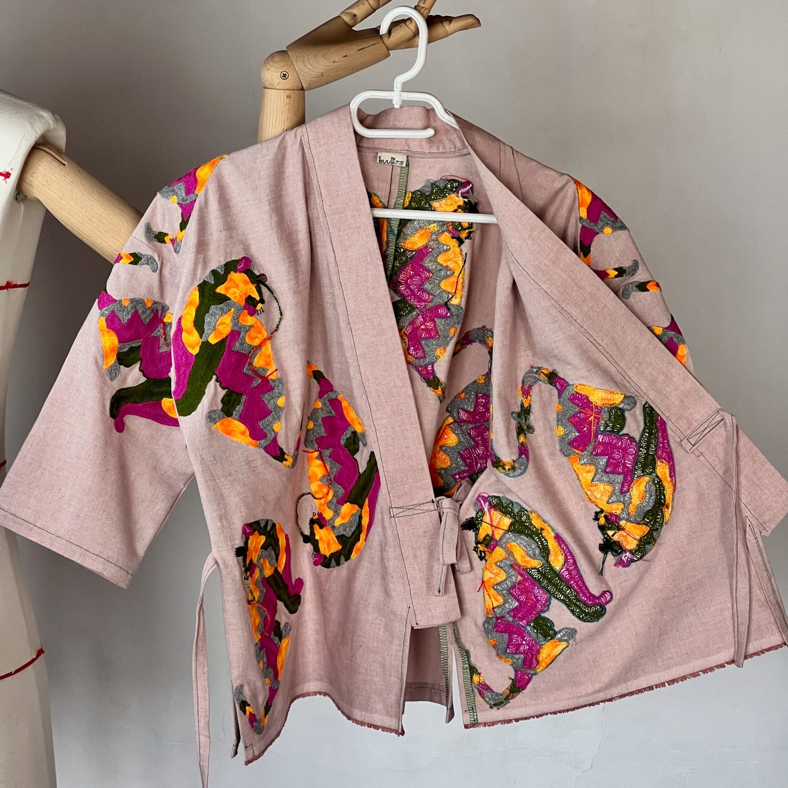 img 5712 Kimono moderne unisexe avec motif tigre brodé, veste légère printemps été en coton recyclé, marque buuboo