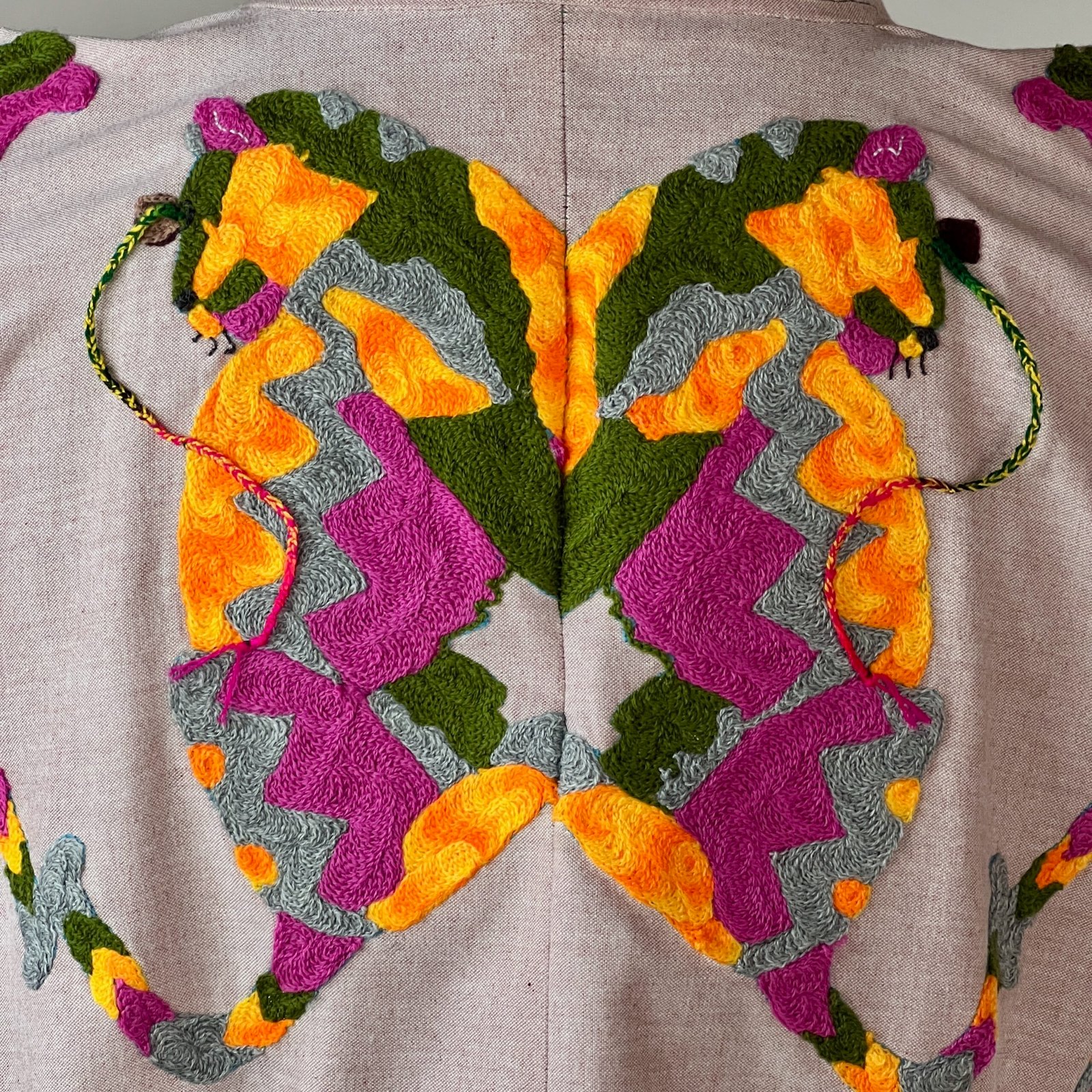 img 5750 Détail broderie du gilet kimono japonais léger avec broderie tigre en point de chaîne, veste unisexe streetwear, marque buuboo