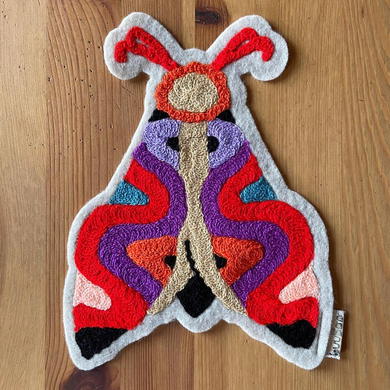 il 794xn.6253761237 divs Décorez vos objets avec ce patch broderie papillon de nuit, une pièce unique et originale pour un look personnalisé. Marque buuBoo