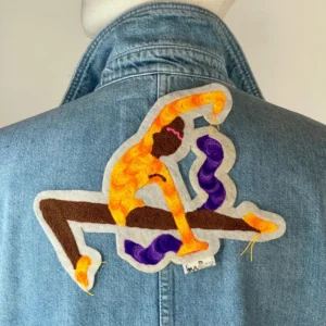 Ajoutez une touche sportive et artistique à votre garde-robe avec ce patch brodé gymnaste ruban, célébrant les Jeux Olympiques Paris 2024. Marque buuBoo.