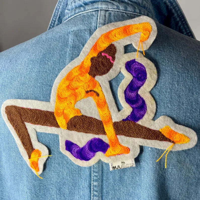 il 794xn.6391538285 mfvn.jpg Mettez en avant votre style individuel avec ce patch brodé gymnaste ruban, un hommage vibrant aux Jeux Olympiques de Paris 2024. Marque buuBoo.