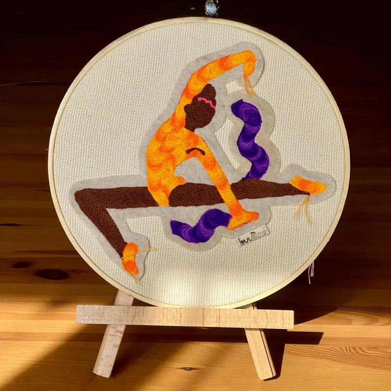 il 794xn.6391543847 5iid.jpg Offrez un cadeau unique à un passionné de gymnastique avec ce patch brodé gymnaste ruban, un hommage aux Jeux Olympiques de Paris 2024. Marque buuBoo.
