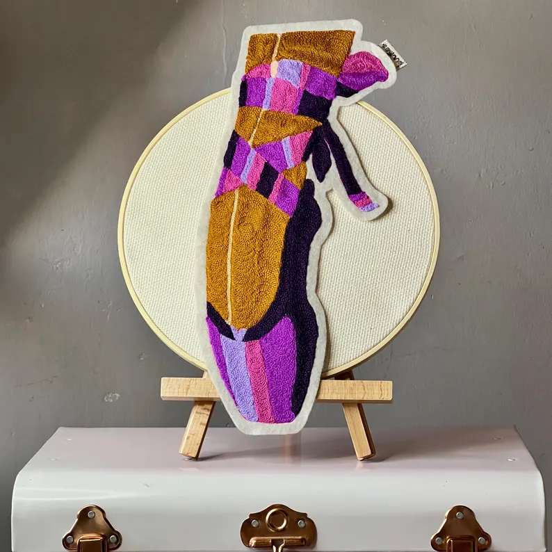il 794xn.7064195179 c3eu.jpg Idée cadeau artistique et inspirée pour elle : patch brodé danseuse en camaïeu mauve. Design exclusif buuBoo.