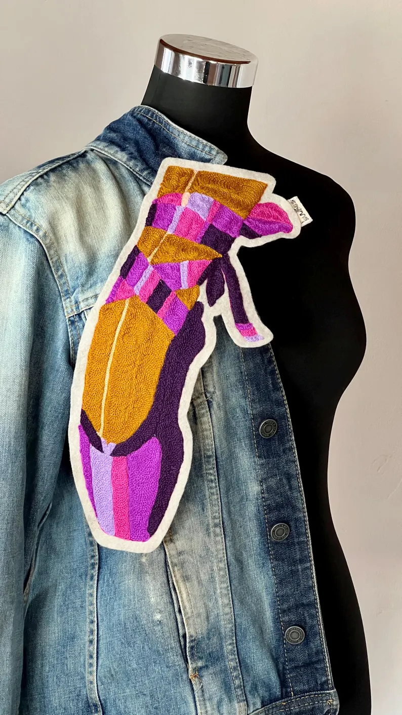 il 794xn.7064195297 b3km.jpg Accessoire textile original pour styliser vos looks. Patch danseuse, violet rose, brodé avec soin par buuBoo.