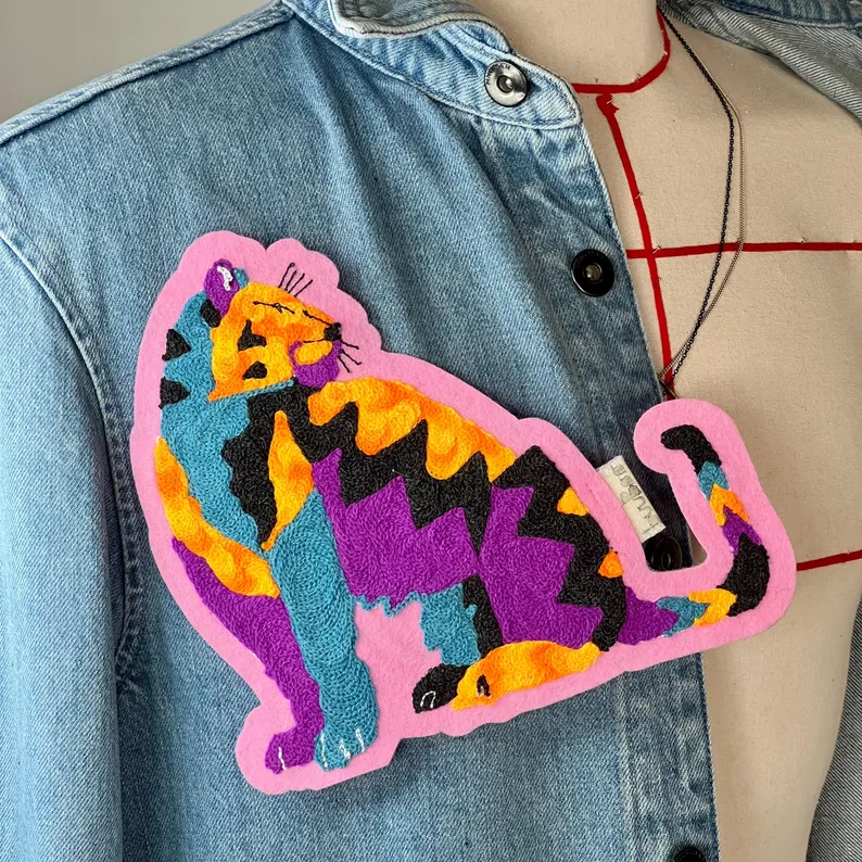 il 794xn.7142214905 m192.jpg Transformez vos vêtements en pièces uniques avec ce patch tigresse brodé, thermocollant et inspiré de l’énergie de la savane. marque buuBoo