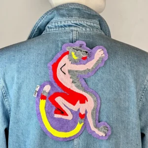 Sublimez votre veste ou tote bag avec ce patch tigre brodé rouge et jaune vif, style estampe japonaise. Création artisanale buuBoo.