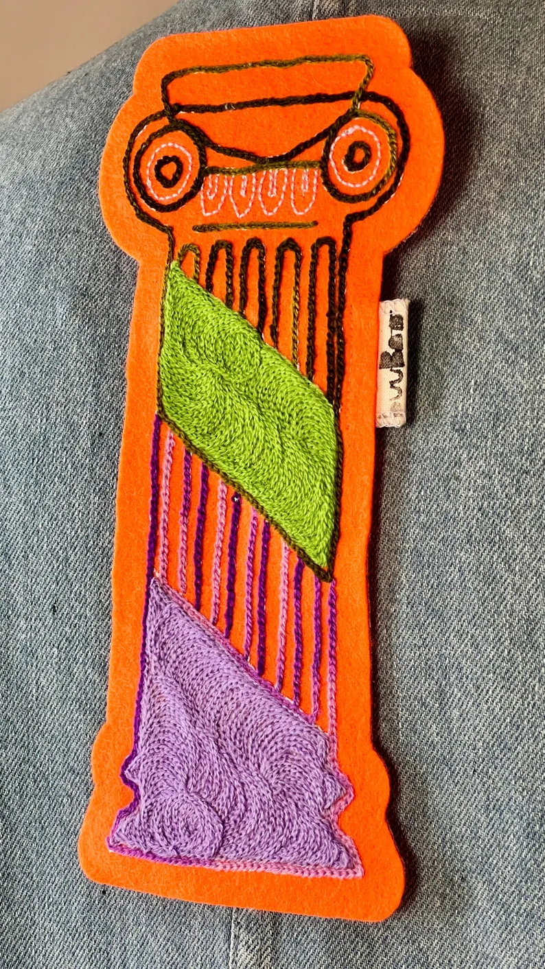 il 794xn.7350150833 8nyr.jpg Patch brodé colonne grecque sur feutrine orange avec fils verts et violets, style vintage et punk, thermocollant iron-on 22,5×11 cm, décoration textile artisanale DIY