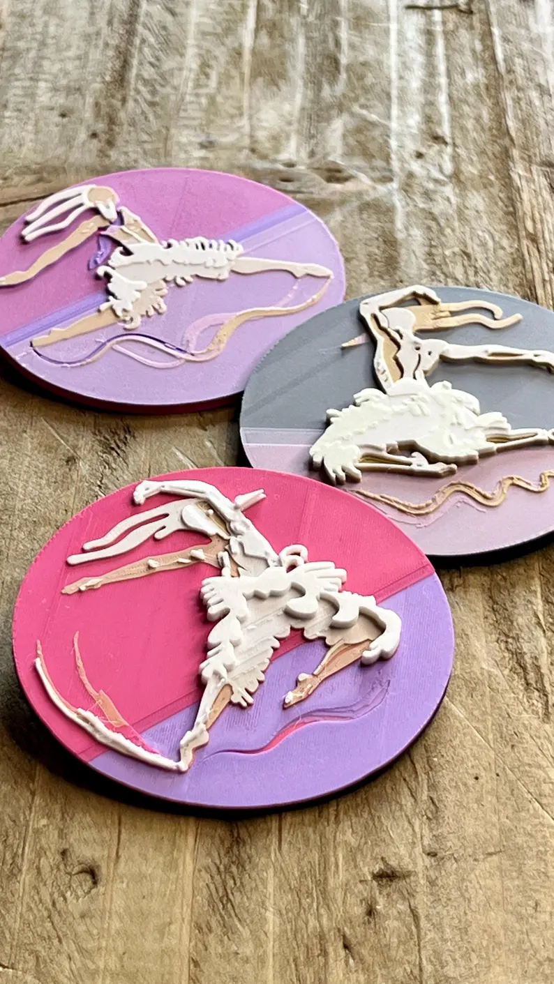 il 794xn.8296123024 tkbo.jpg Collection de trois broches Danseur-Cygne imprimées en 3D, créations originales buuBoo inspirées du ballet contemporain, du mouvement et de l'art à porter.