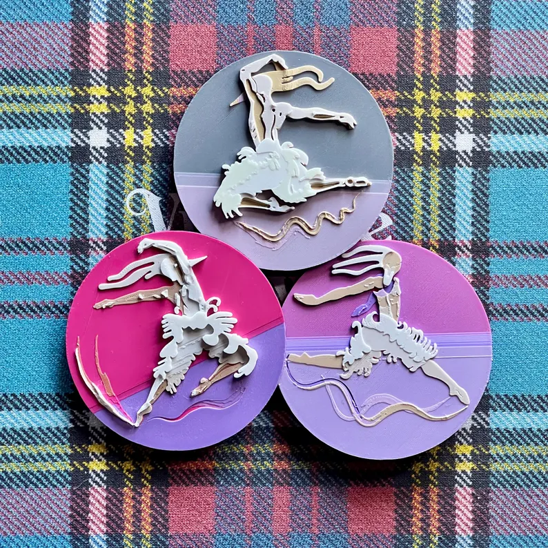 il 794xn.8296132922 f7uk.jpg Collection de trois broches Danseur-Cygne imprimées en 3D, créations originales buuBoo inspirées du ballet contemporain, du mouvement et de l'art à porter.